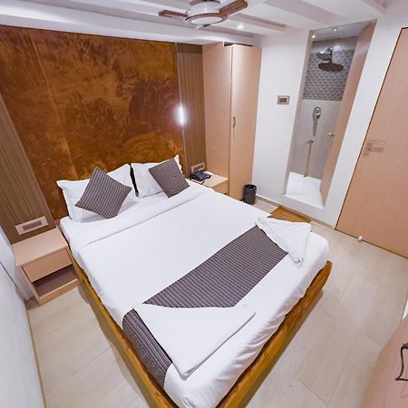 Hotel Winton Мумбай Екстериор снимка