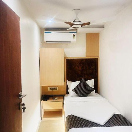 Hotel Winton Мумбай Екстериор снимка