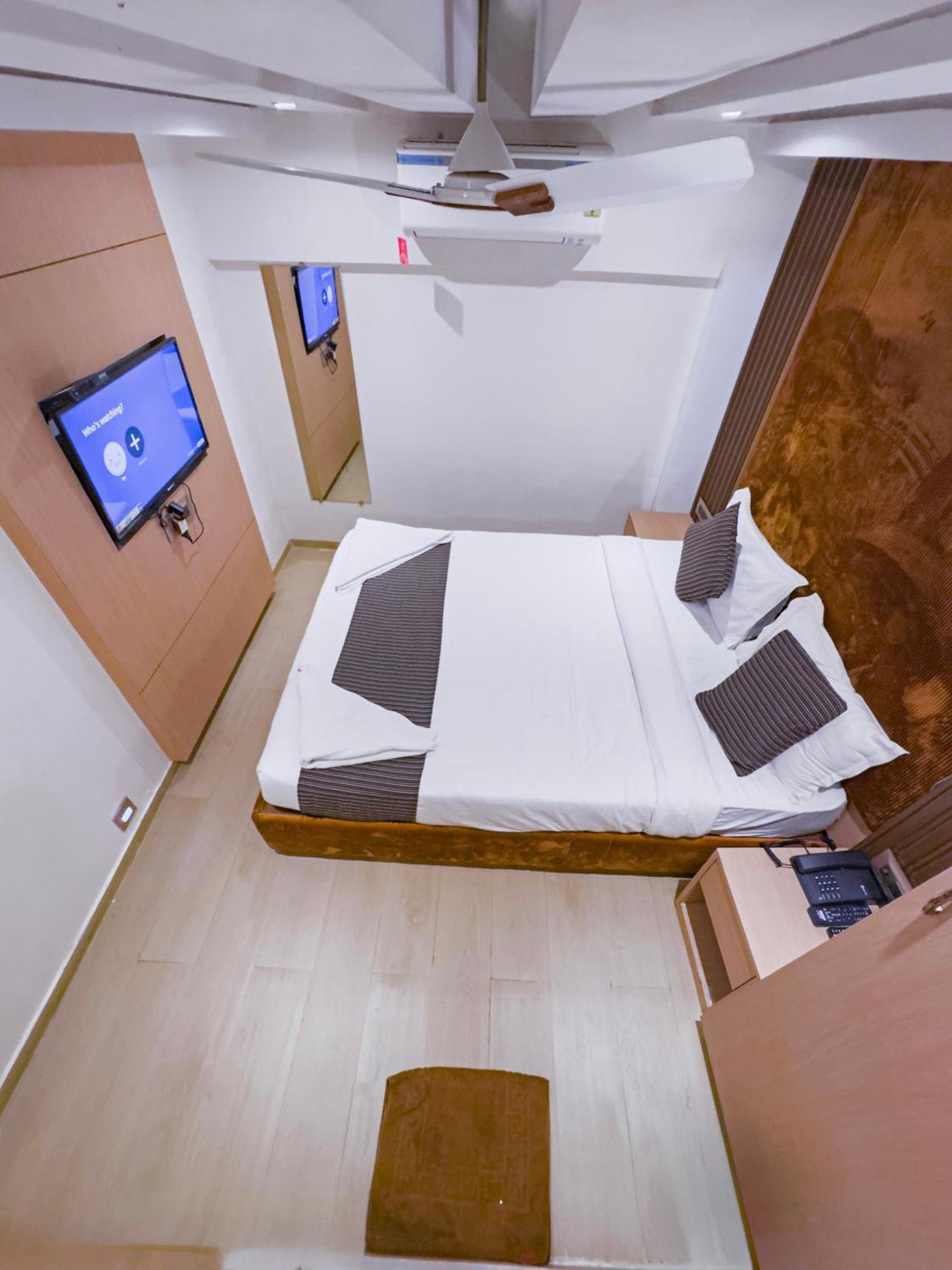 Hotel Winton Мумбай Екстериор снимка