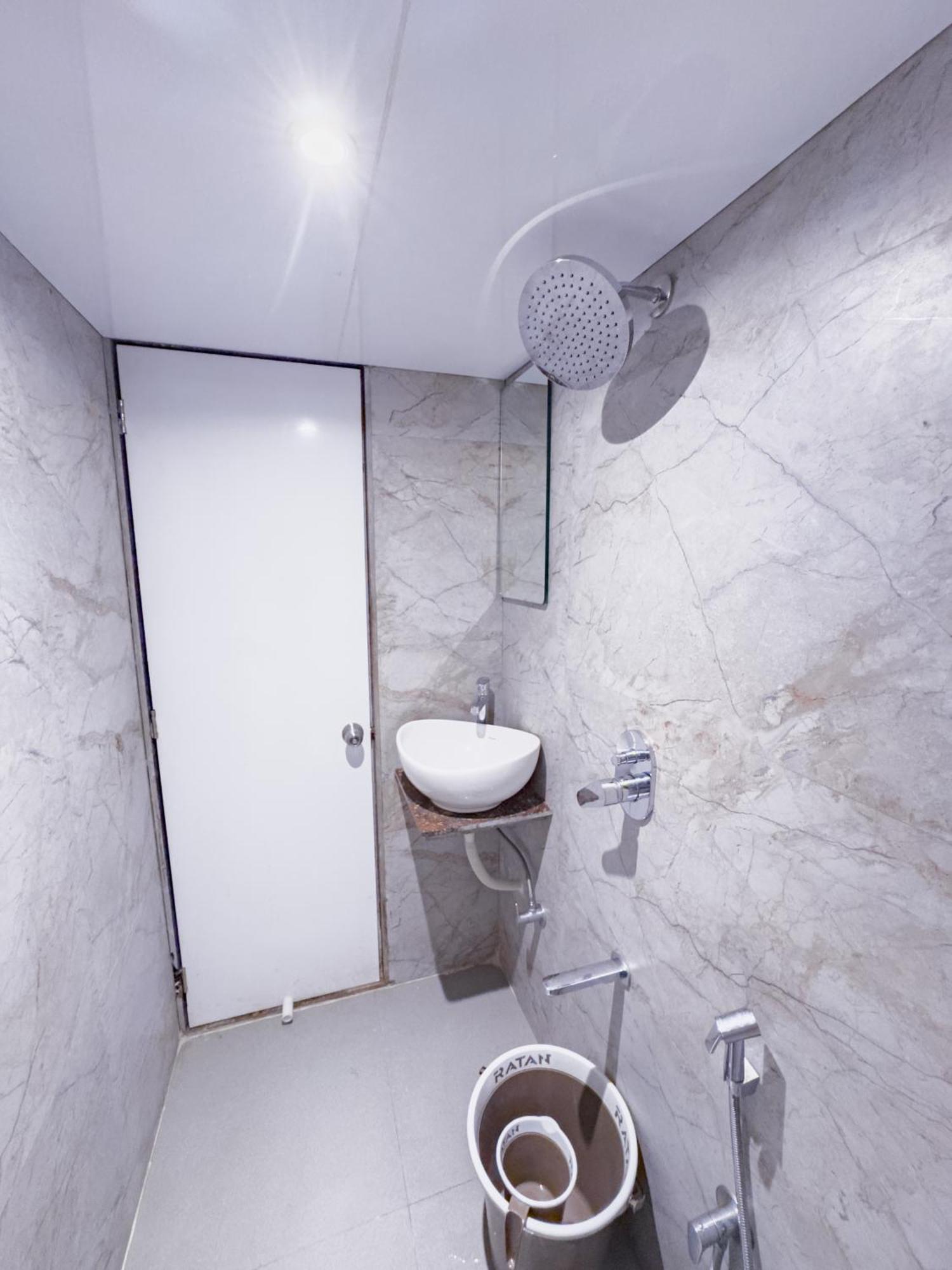Hotel Winton Мумбай Екстериор снимка