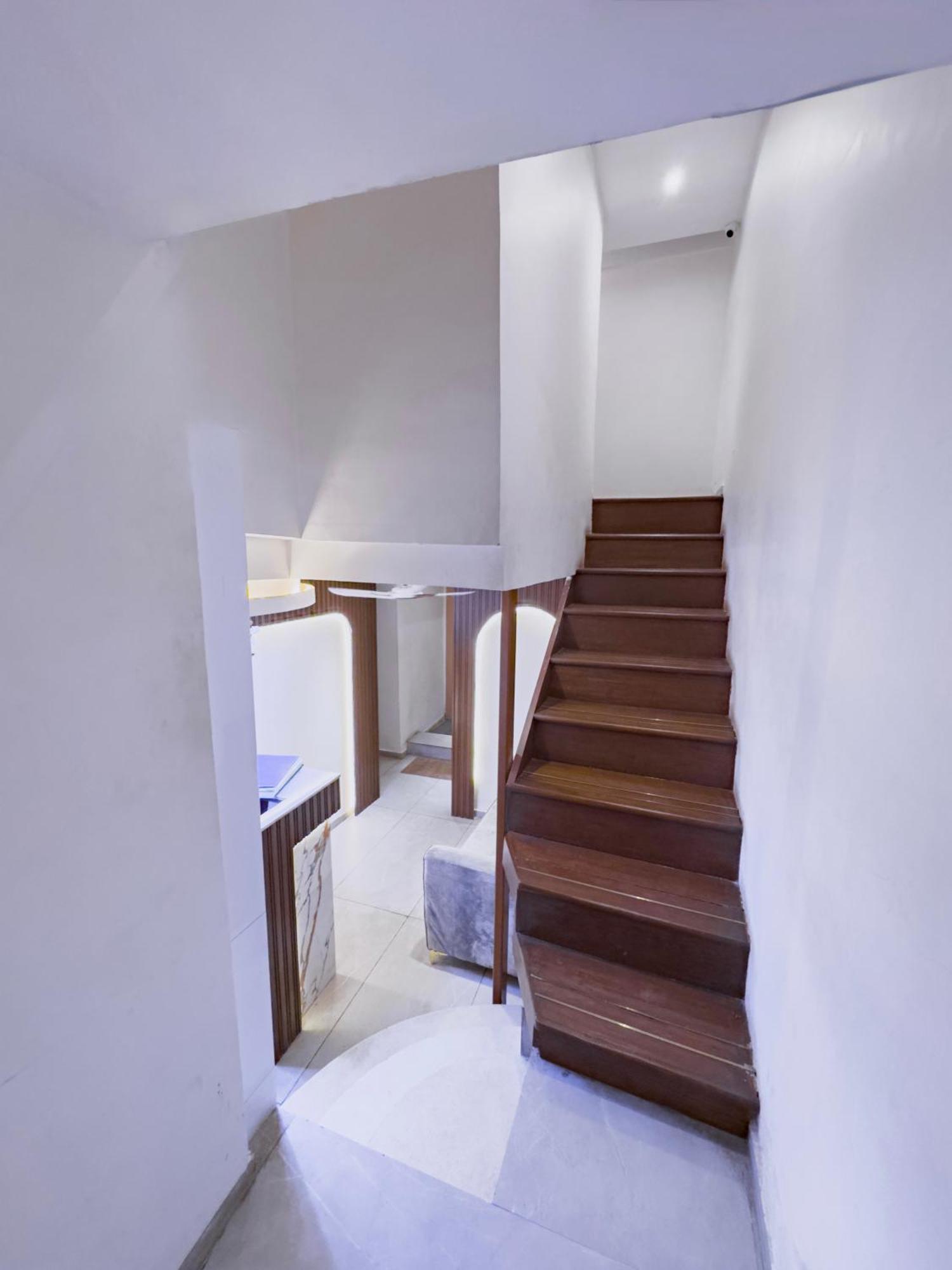 Hotel Winton Мумбай Екстериор снимка