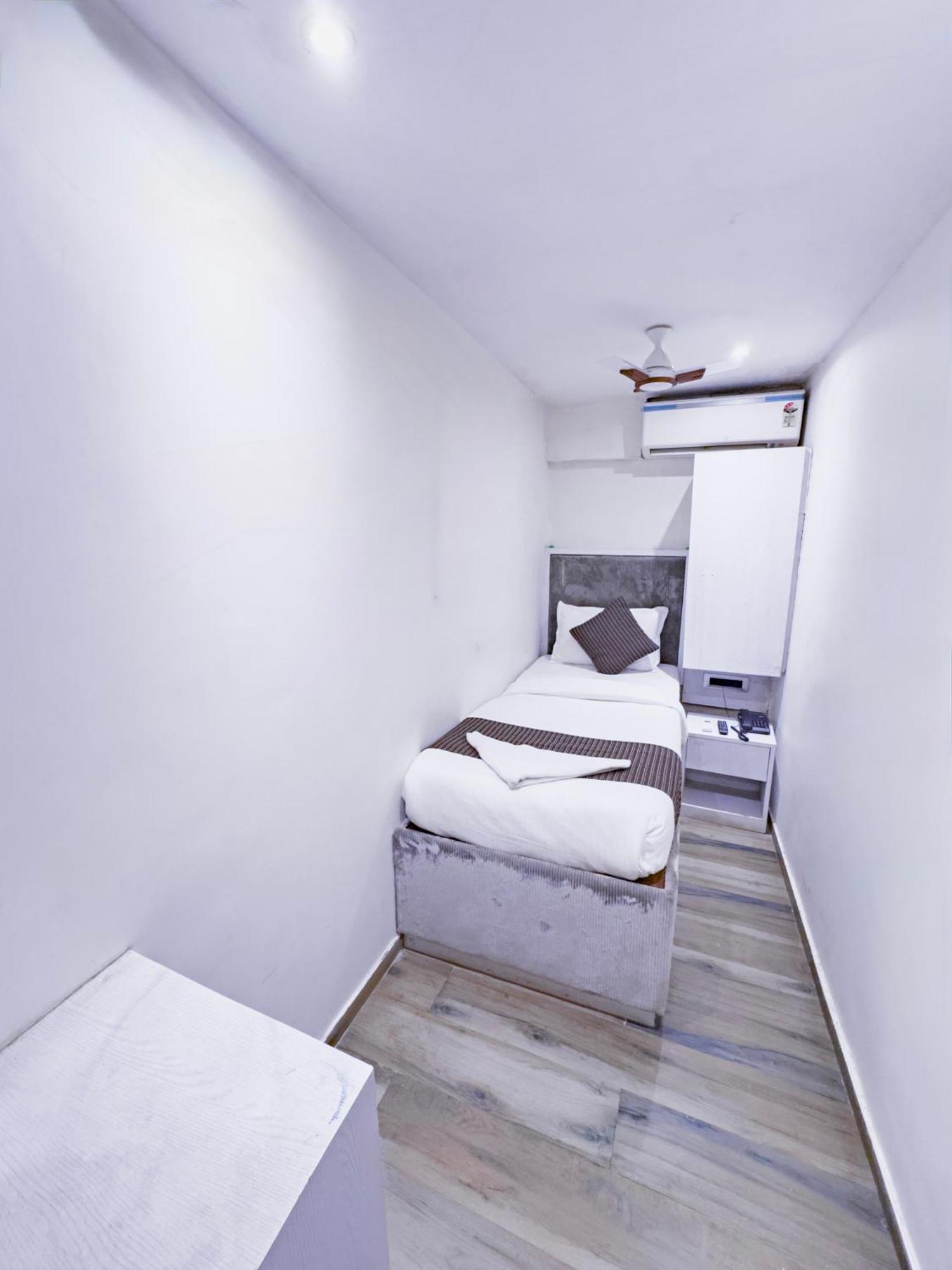 Hotel Winton Мумбай Екстериор снимка
