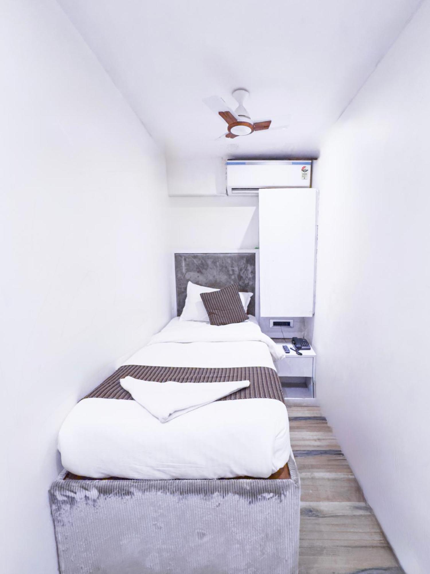 Hotel Winton Мумбай Екстериор снимка