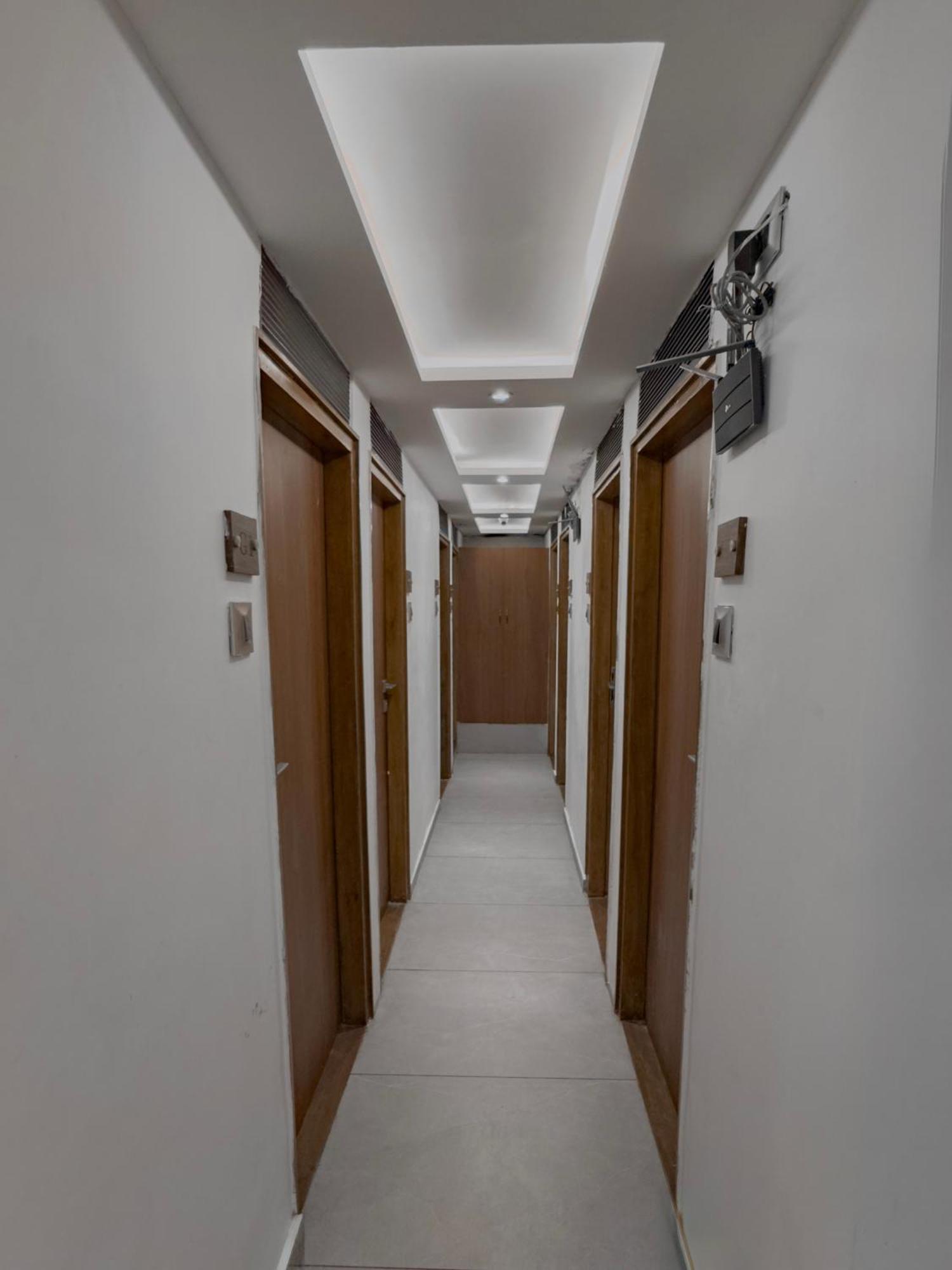 Hotel Winton Мумбай Екстериор снимка