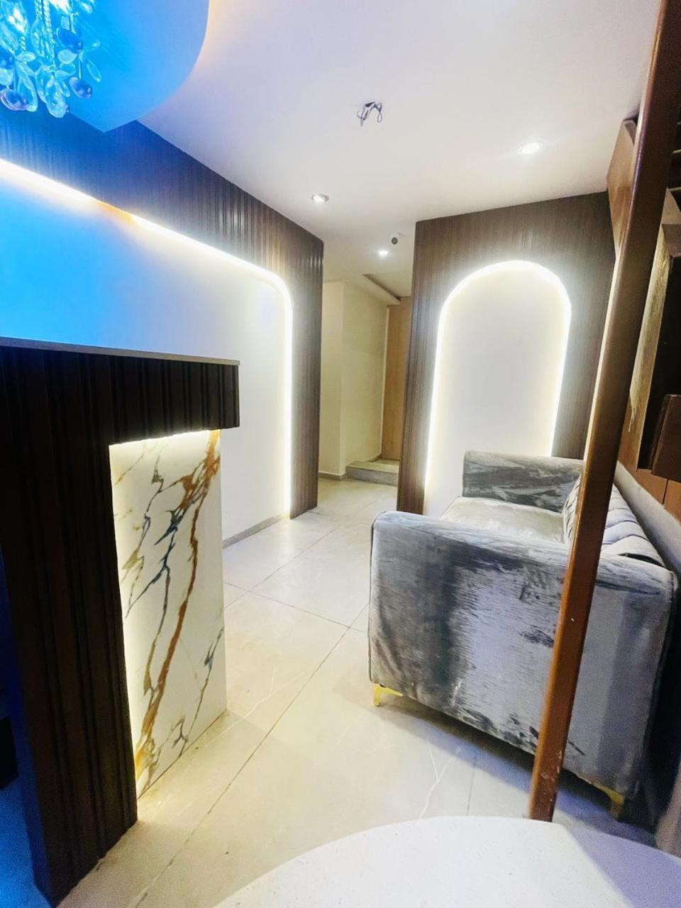 Hotel Winton Мумбай Екстериор снимка