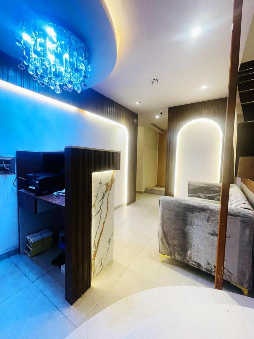 Hotel Winton Мумбай Екстериор снимка