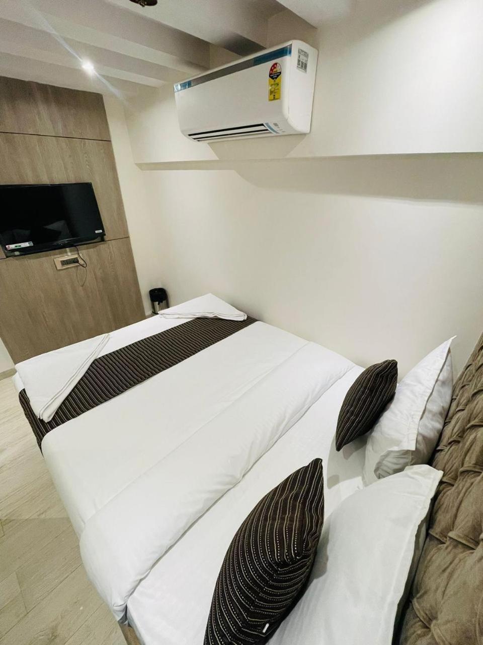 Hotel Winton Мумбай Екстериор снимка