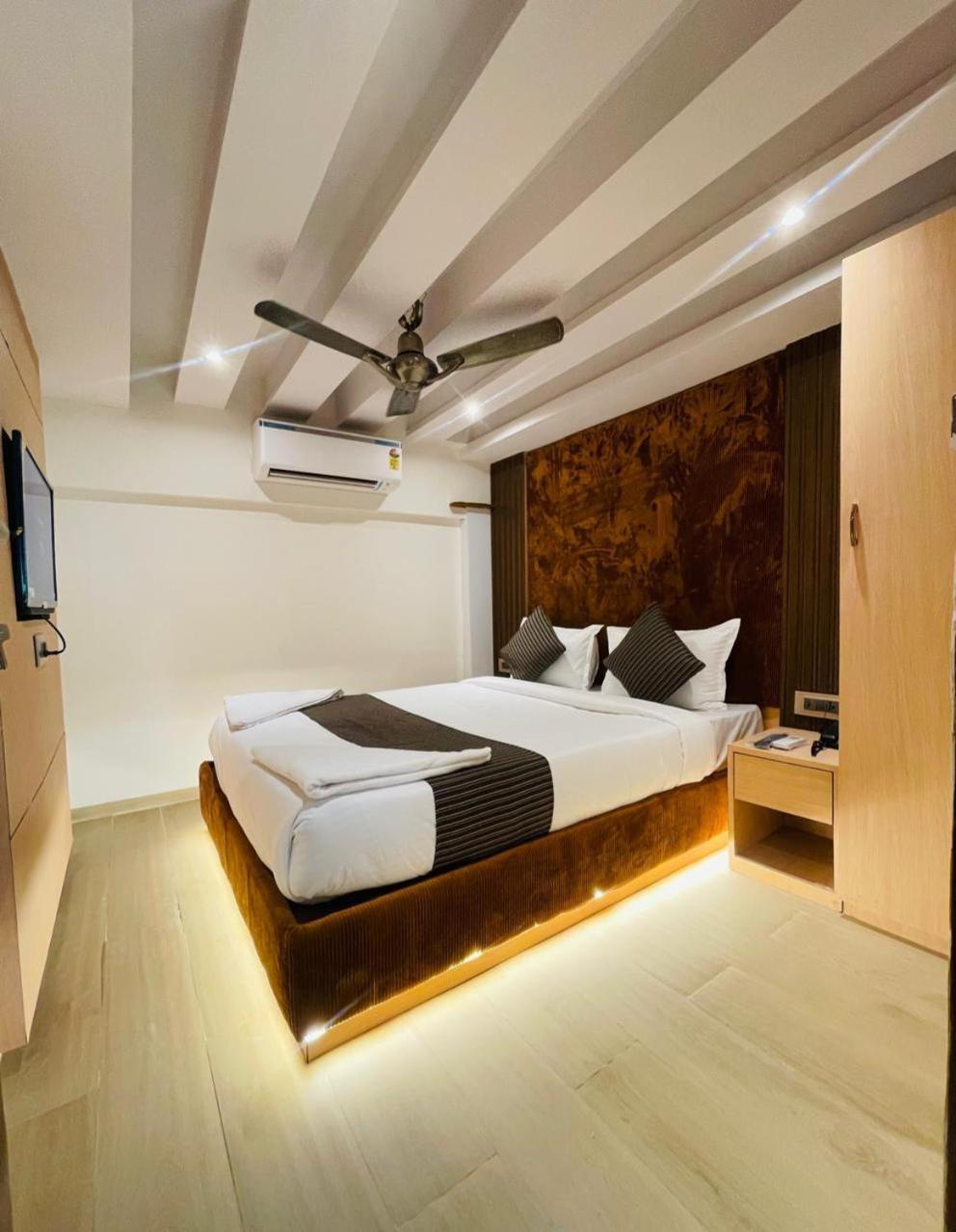 Hotel Winton Мумбай Екстериор снимка