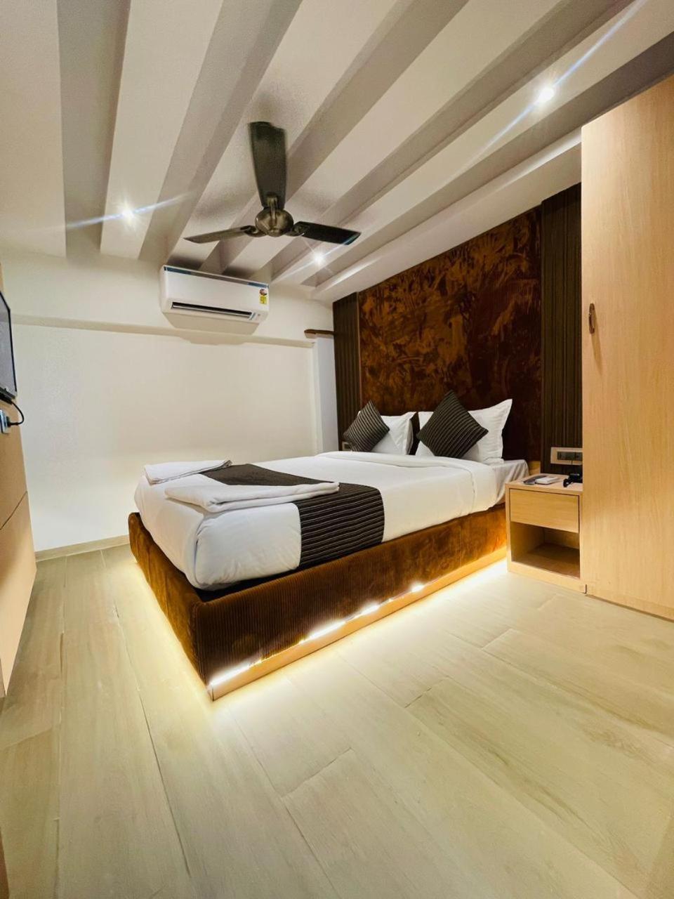 Hotel Winton Мумбай Екстериор снимка