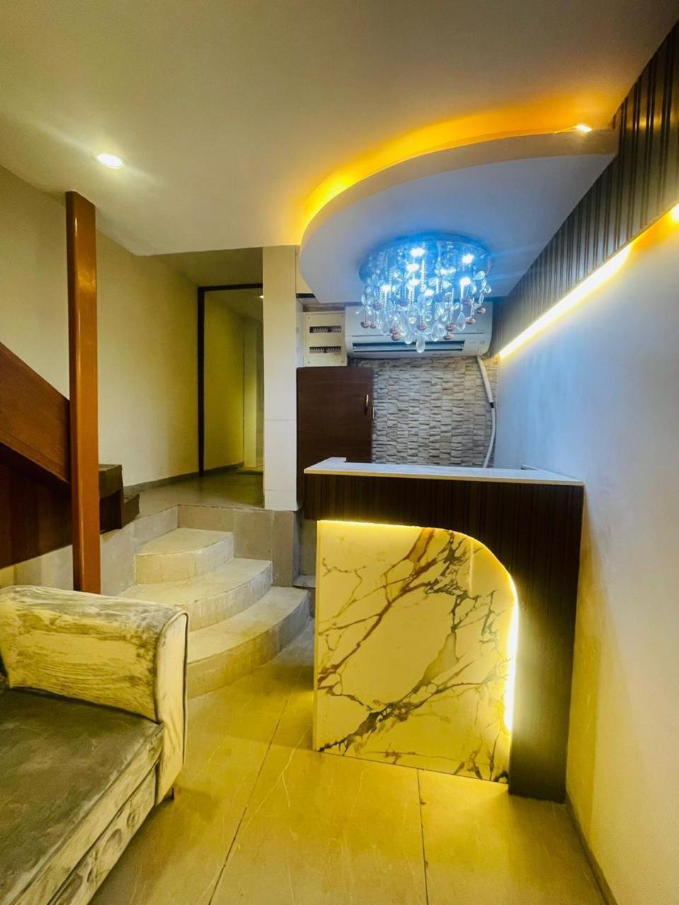 Hotel Winton Мумбай Екстериор снимка