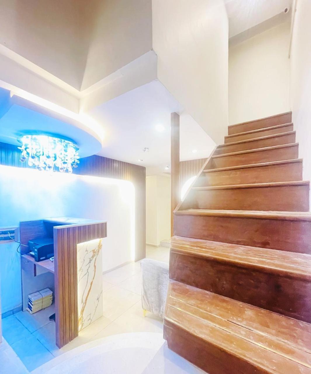 Hotel Winton Мумбай Екстериор снимка