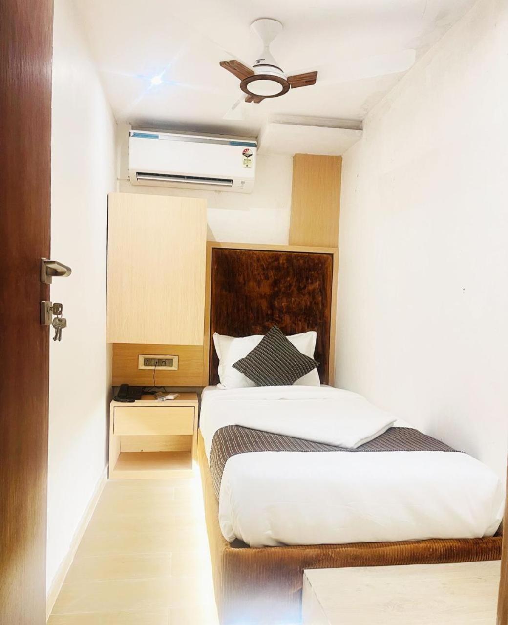 Hotel Winton Мумбай Екстериор снимка